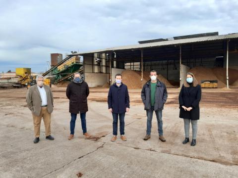 Consejero CLM visita instalaciones biomasa de asociado BIOERCAM