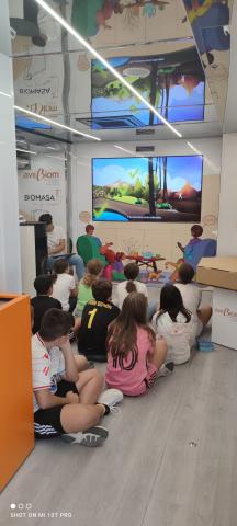 Escolares en la exposición Biomasa en tu cAsa SEP 2025 valladolid